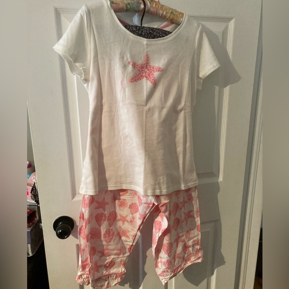 Talbots Women’s Capri Pajama Set - White and Pink Starfish